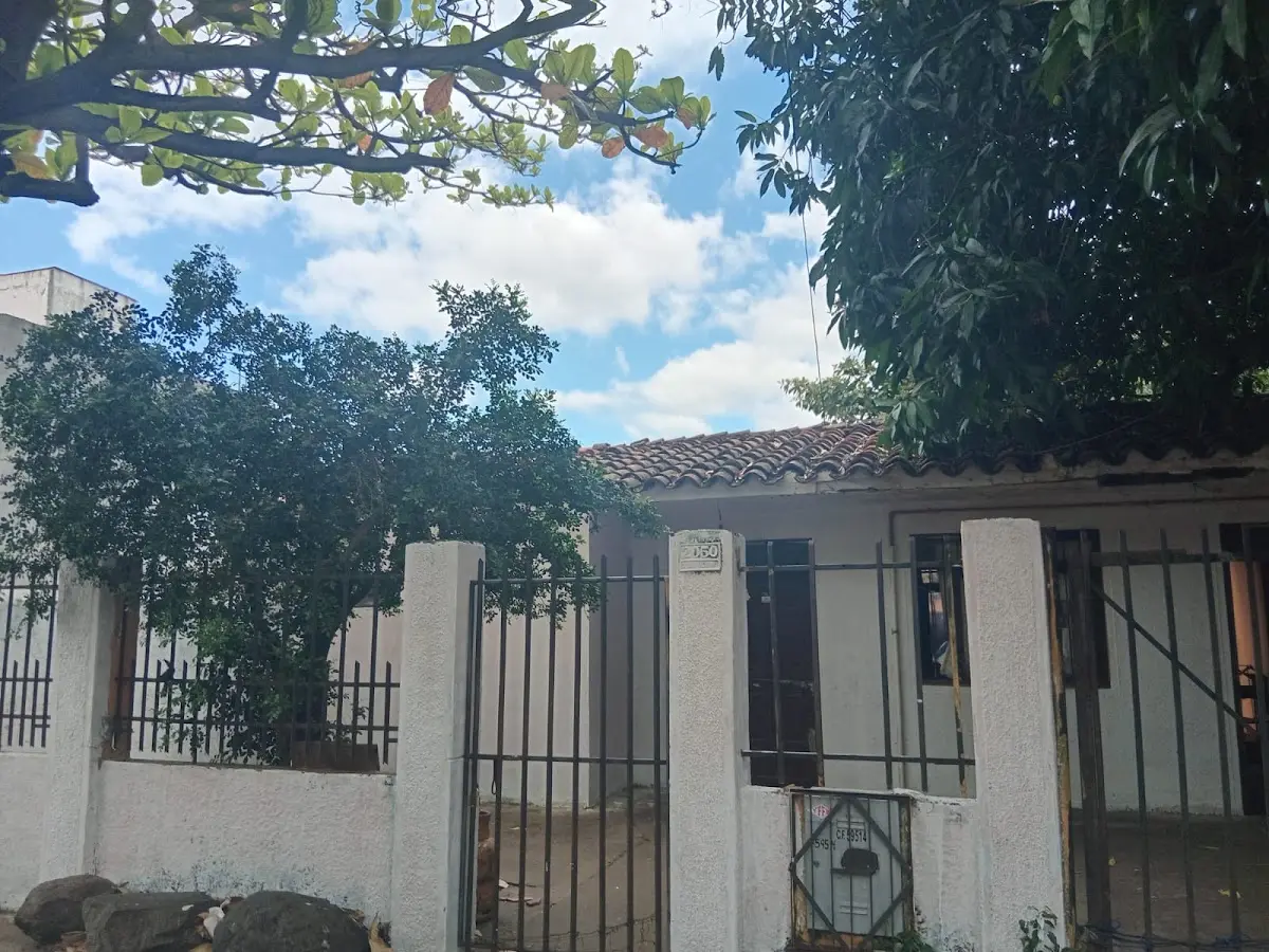 Casa A Precio De Terreno Mutualista
